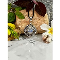 Серебряный кулон с кавачей из Лунного Камня, 9.21 г; Silver pendant with Moonstone kavach, 9.21 g