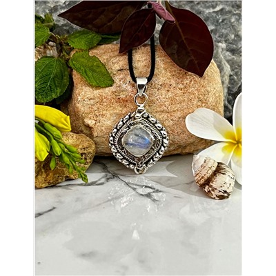 Серебряный кулон с кавачей из Лунного Камня, 9.21 г; Silver pendant with Moonstone kavach, 9.21 g