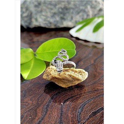 Серебряное кольцо с дизайном в виде Змеи, 2.62 г, размер - 20; Silver ring with snake Design, 2.62 g, Size - 10