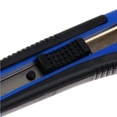 Нож канцелярский 18 мм пластик с мет., направляющ, фиксатор, прорезиненный МИКС в блистере