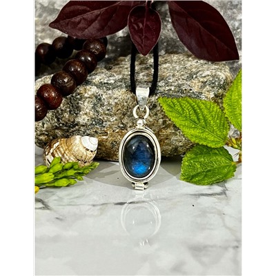 Серебряный кулон с кавачей из Синего Апатита, 6.67 г; Silver pendant with Blue Apatite kavach, 6.67 g