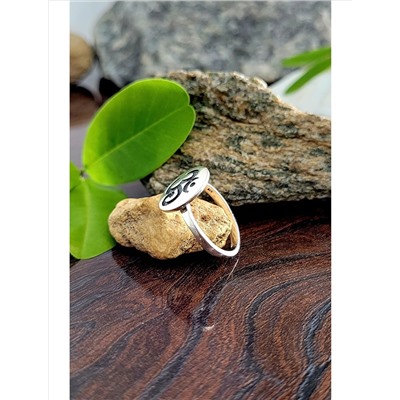 Серебряное кольцо с дизайном Ом, 3.35 г, размер - 19; Silver ring with Om Design, 3.35 g, Size - 9