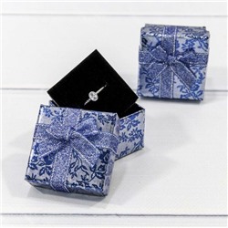 Подарочная коробка ювелирная С бантом 5*5*3.5 см Цветы блестящие синий 443279