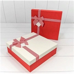 Набор подарочных коробок 3 в 1 квадрат 28*28*9.5 см С полосатым бантом красный (ассорти) 440909