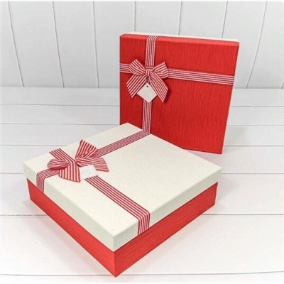 Набор подарочных коробок 3 в 1 квадрат 28*28*9.5 см С полосатым бантом красный (ассорти) 440909