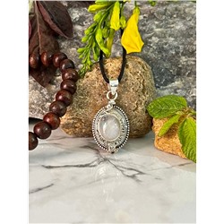 Серебряный кулон с кавачей из Лунного Камня, 7.84 г; Silver pendant with Moonstone kavach, 7.84 g