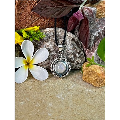 Серебряный кулон с кавачей из Лунного Камня, 7.63 г; Silver pendant with Moonstone kavach, 7.63 g