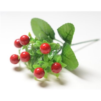 Искусственные цветы, Ветка в букете зелени с ягодами 7 голов (1010237) красный