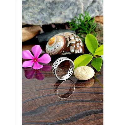 Серебряное кольцо с Дизайном ручной работы, 4.61 г, размер - 20; Silver ring with Handmade Design, 4.61 g, Size - 10